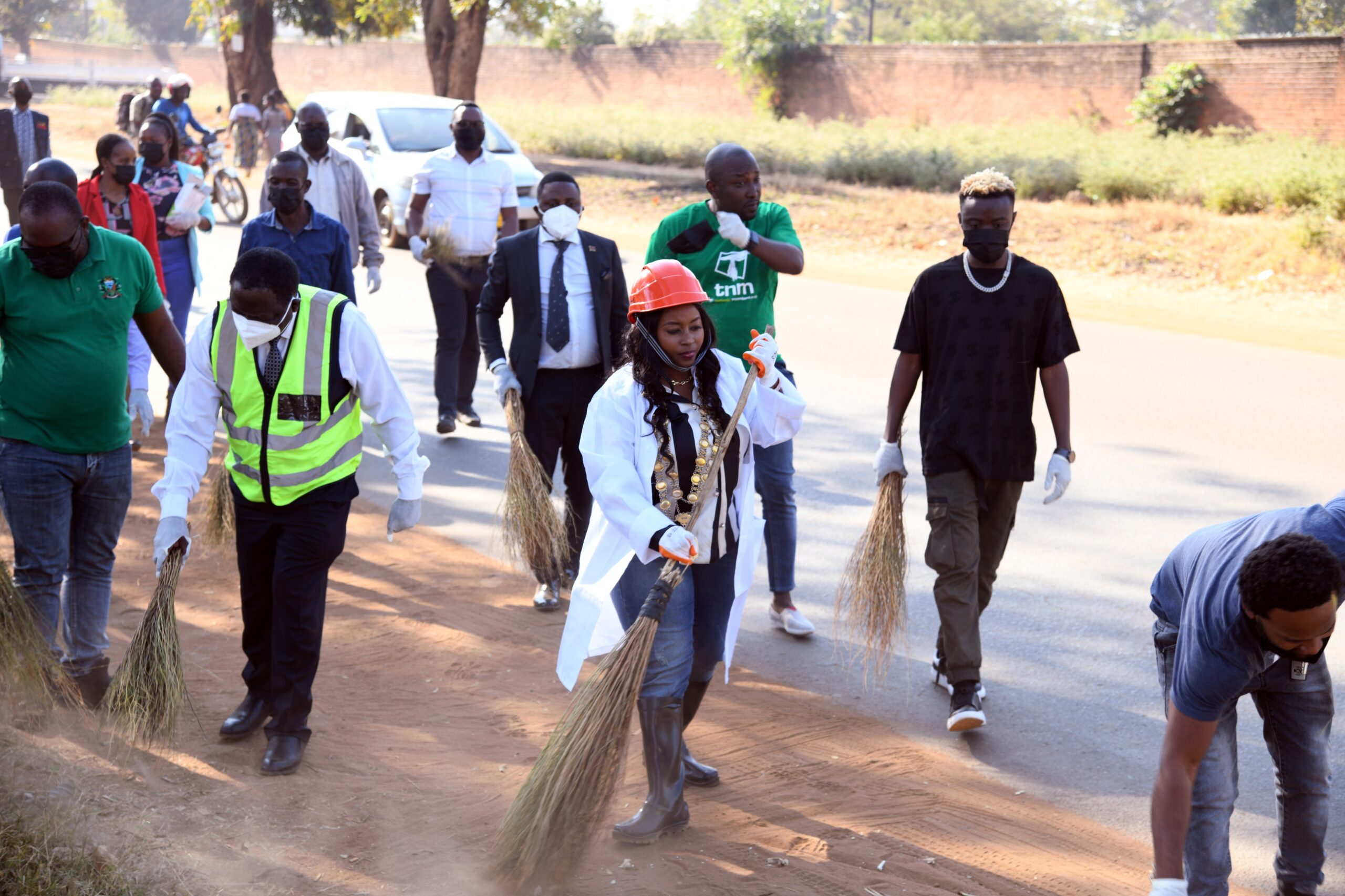 Lilongwe city council collaborates with Kumingoli Bash for a Clean up Exercise